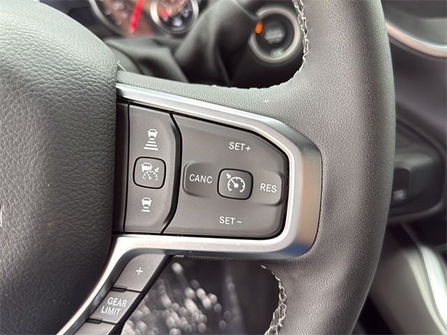 Ram 2500 Vehicle Full-screen Gallery Image 18