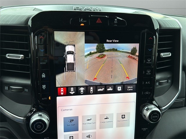 Ram 2500 Vehicle Full-screen Gallery Image 21