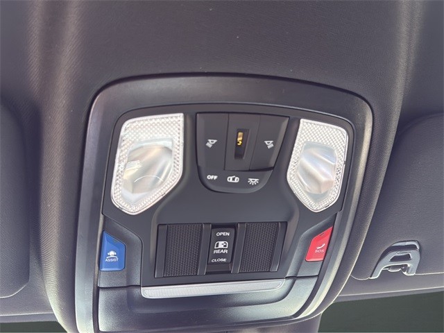 Ram 2500 Vehicle Full-screen Gallery Image 22