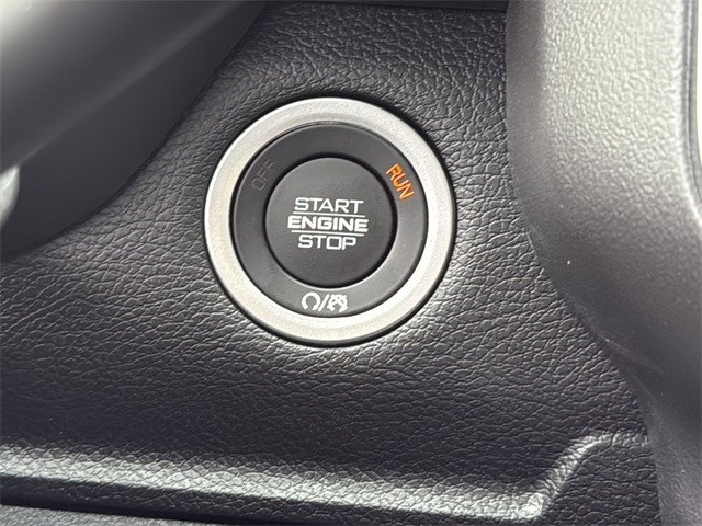 Ram 2500 Vehicle Full-screen Gallery Image 23