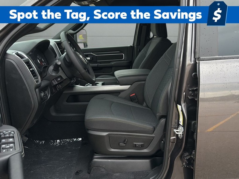 Ram 2500 Vehicle Full-screen Gallery Image 10