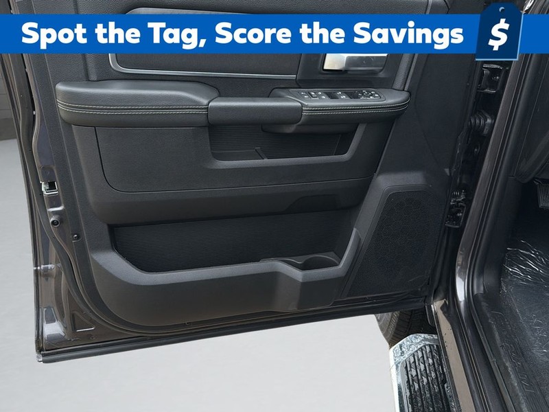 Ram 2500 Vehicle Full-screen Gallery Image 11