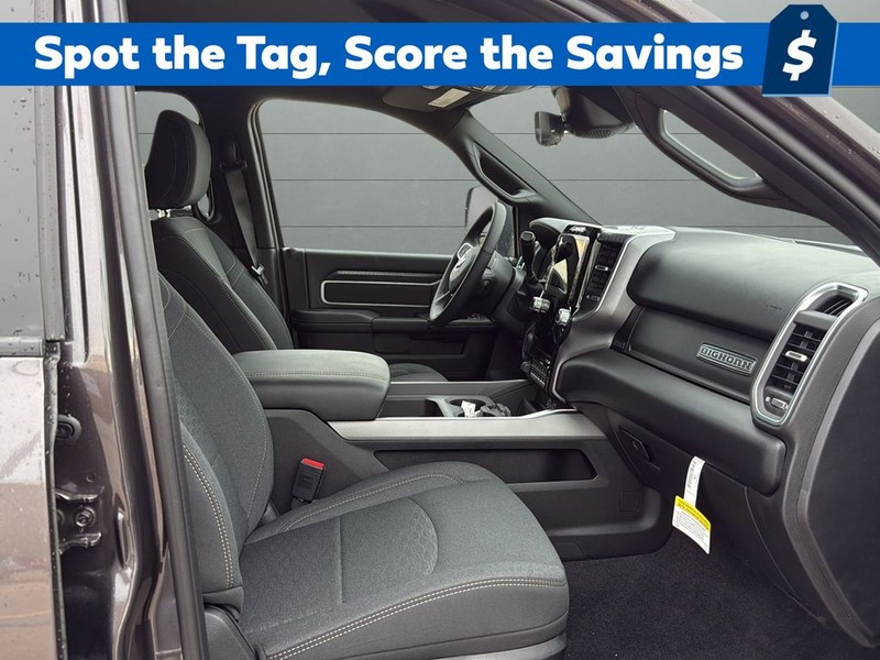 Ram 2500 Vehicle Full-screen Gallery Image 15