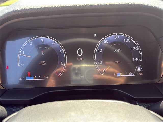 Jeep Grand Cherokee L Vehicle Full-screen Gallery Image 12