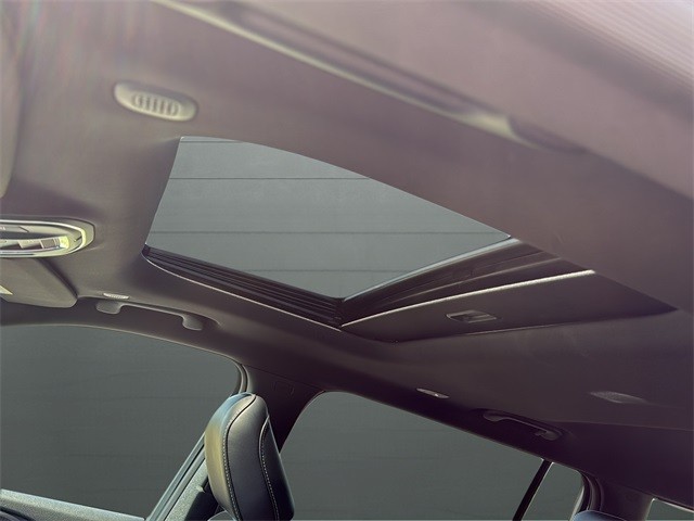 Jeep Grand Cherokee L Vehicle Full-screen Gallery Image 15