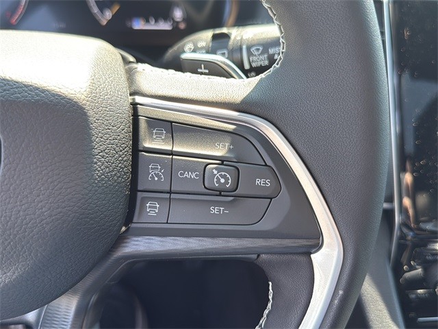 Jeep Grand Cherokee L Vehicle Full-screen Gallery Image 18