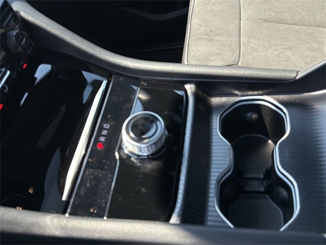 Jeep Grand Cherokee L Vehicle Full-screen Gallery Image 19