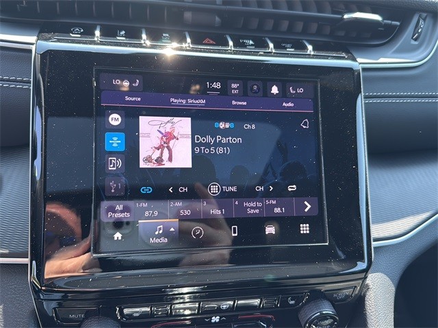 Jeep Grand Cherokee L Vehicle Full-screen Gallery Image 21