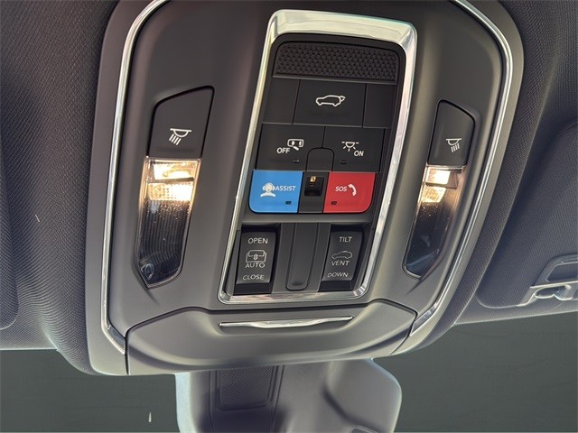 Jeep Grand Cherokee L Vehicle Full-screen Gallery Image 23