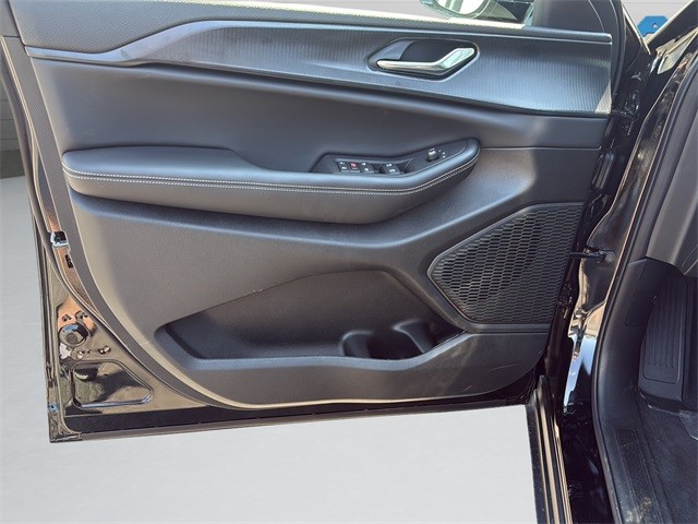 Jeep Grand Cherokee L Vehicle Full-screen Gallery Image 29