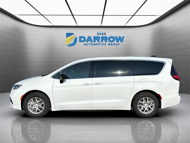 Chrysler Pacifica Vehicle Full-screen Gallery Image 2