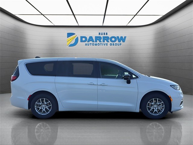 Chrysler Pacifica Vehicle Full-screen Gallery Image 6