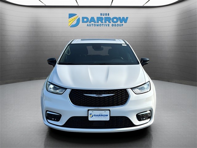 Chrysler Pacifica Vehicle Full-screen Gallery Image 8