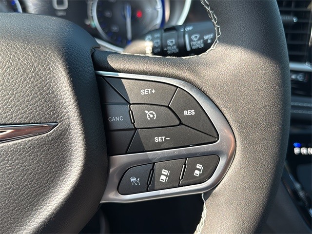 Chrysler Pacifica Vehicle Full-screen Gallery Image 18