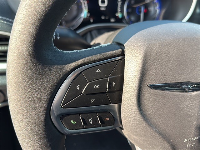 Chrysler Pacifica Vehicle Full-screen Gallery Image 27