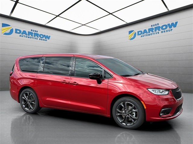 Chrysler Pacifica Vehicle Full-screen Gallery Image 7