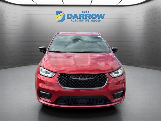 Chrysler Pacifica Vehicle Full-screen Gallery Image 8