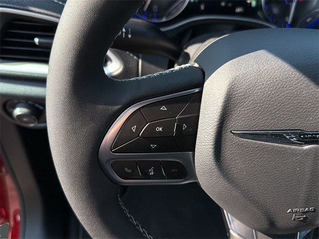 Chrysler Pacifica Vehicle Full-screen Gallery Image 9