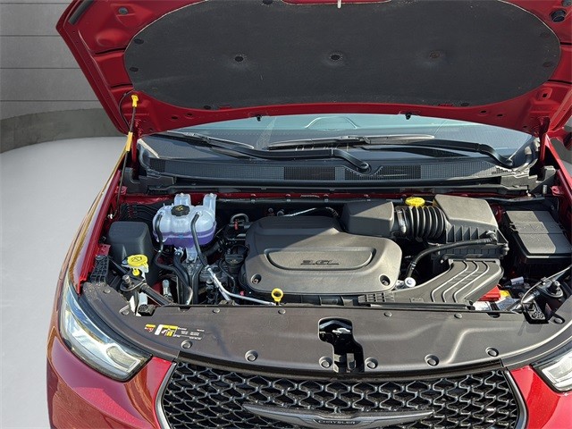 Chrysler Pacifica Vehicle Full-screen Gallery Image 18