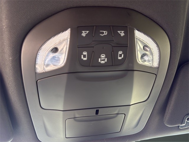 Chrysler Pacifica Vehicle Full-screen Gallery Image 22
