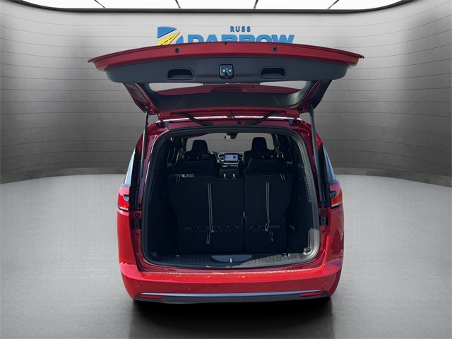 Chrysler Pacifica Vehicle Full-screen Gallery Image 24