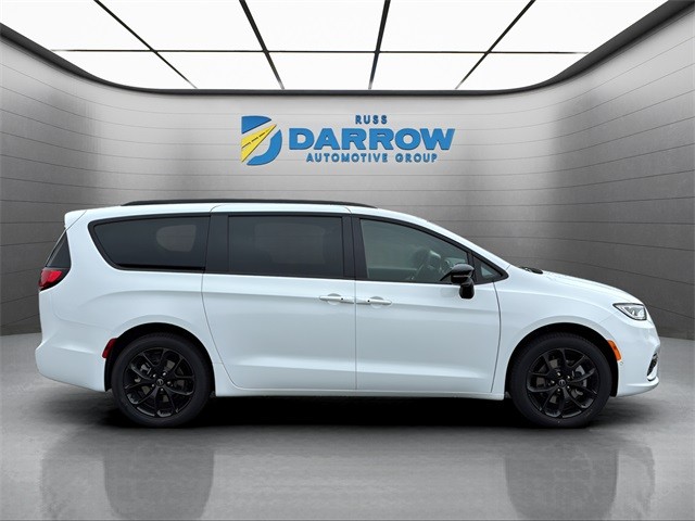 Chrysler Pacifica Vehicle Full-screen Gallery Image 6