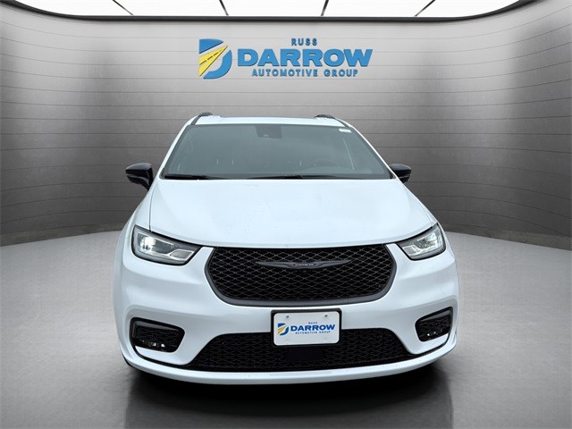 Chrysler Pacifica Vehicle Full-screen Gallery Image 8