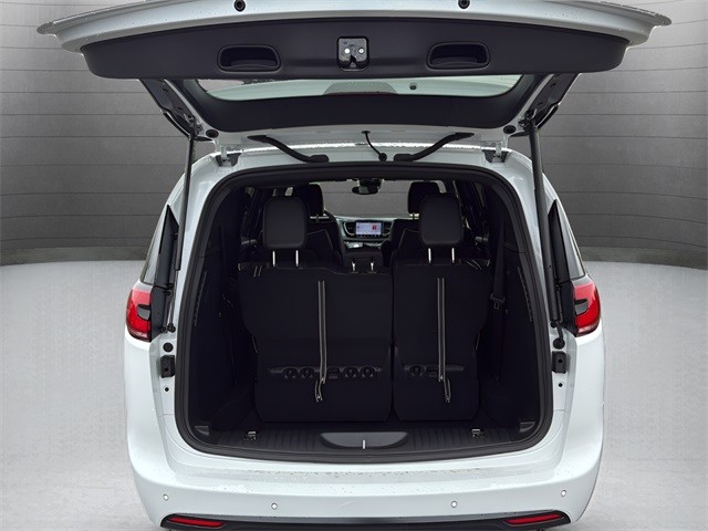 Chrysler Pacifica Vehicle Full-screen Gallery Image 24