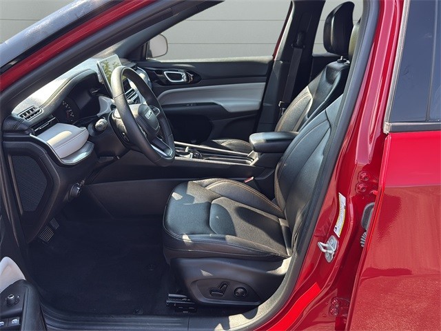 Jeep Compass Vehicle Full-screen Gallery Image 10