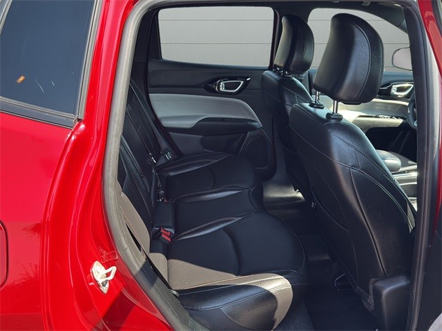 Jeep Compass Vehicle Full-screen Gallery Image 11