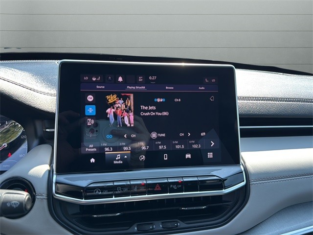 Jeep Compass Vehicle Full-screen Gallery Image 14