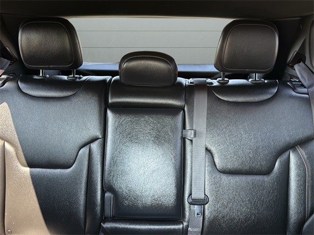 Jeep Compass Vehicle Full-screen Gallery Image 21