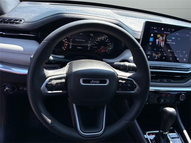 Jeep Compass Vehicle Full-screen Gallery Image 24