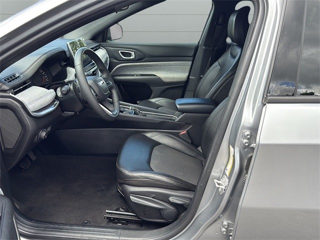 Jeep Compass Vehicle Full-screen Gallery Image 11