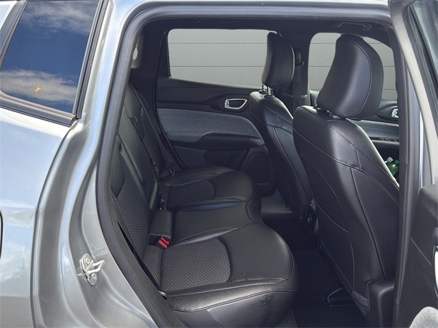 Jeep Compass Vehicle Full-screen Gallery Image 14