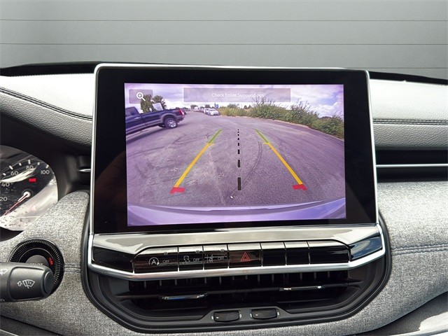 Jeep Compass Vehicle Full-screen Gallery Image 22