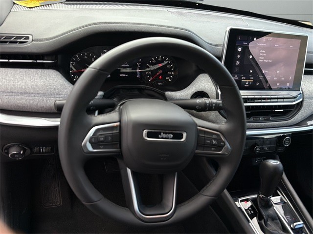 Jeep Compass Vehicle Full-screen Gallery Image 25