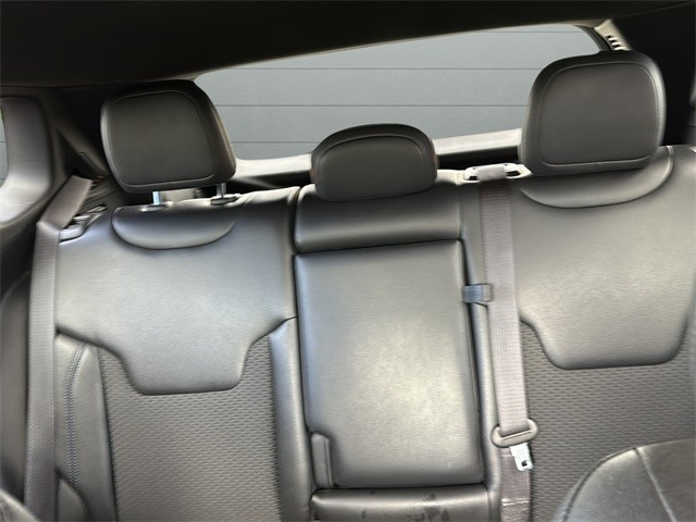 Jeep Compass Vehicle Full-screen Gallery Image 26