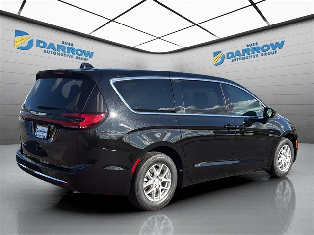 Chrysler Pacifica Vehicle Full-screen Gallery Image 5