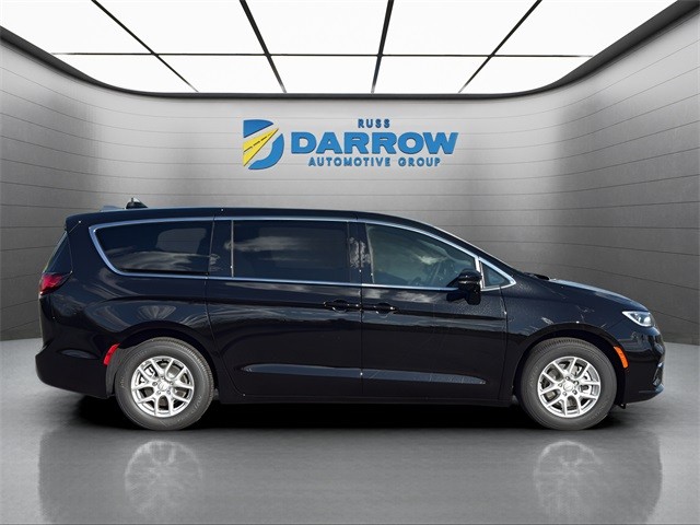 Chrysler Pacifica Vehicle Full-screen Gallery Image 6