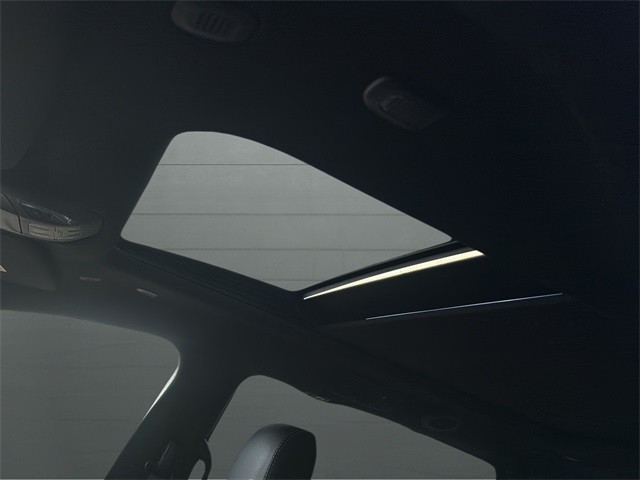 Chrysler Pacifica Vehicle Full-screen Gallery Image 16