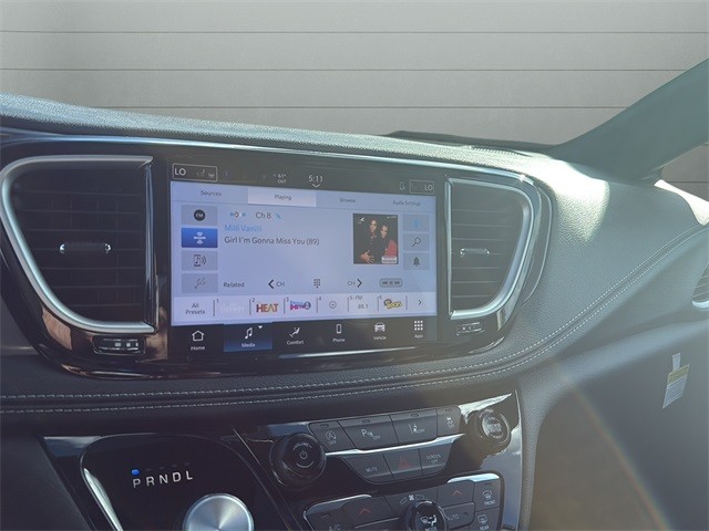 Chrysler Pacifica Vehicle Full-screen Gallery Image 20