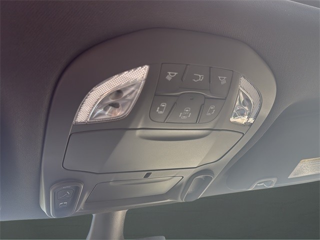 Chrysler Pacifica Vehicle Full-screen Gallery Image 22