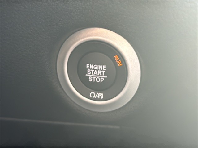 Chrysler Pacifica Vehicle Full-screen Gallery Image 23