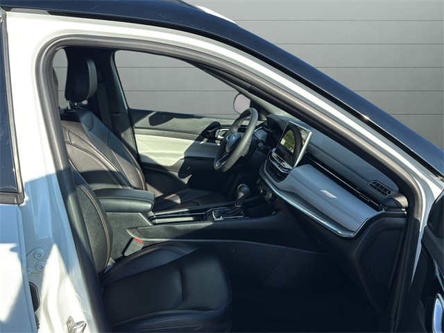 Jeep Compass Vehicle Full-screen Gallery Image 15