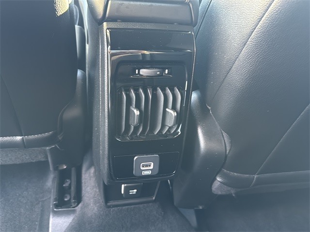 Jeep Compass Vehicle Full-screen Gallery Image 17