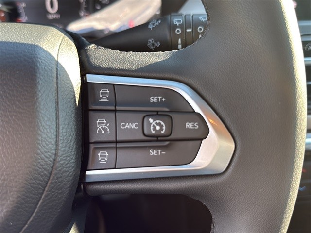 Jeep Compass Vehicle Full-screen Gallery Image 18