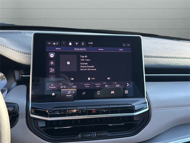 Jeep Compass Vehicle Full-screen Gallery Image 20