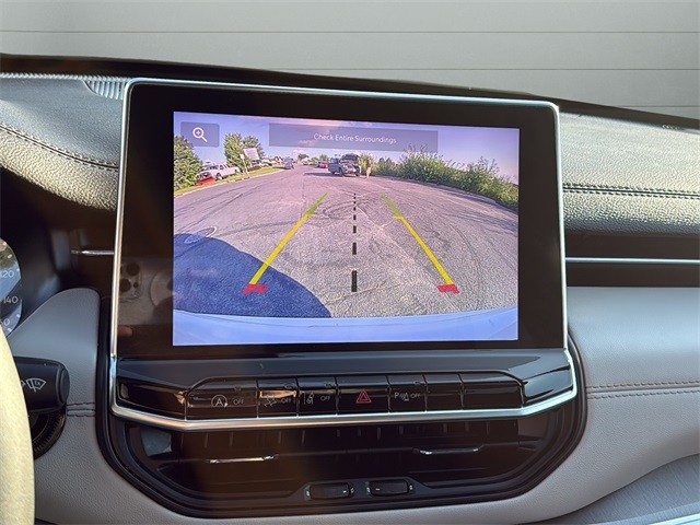 Jeep Compass Vehicle Full-screen Gallery Image 21