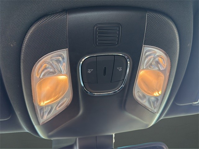 Jeep Compass Vehicle Full-screen Gallery Image 22